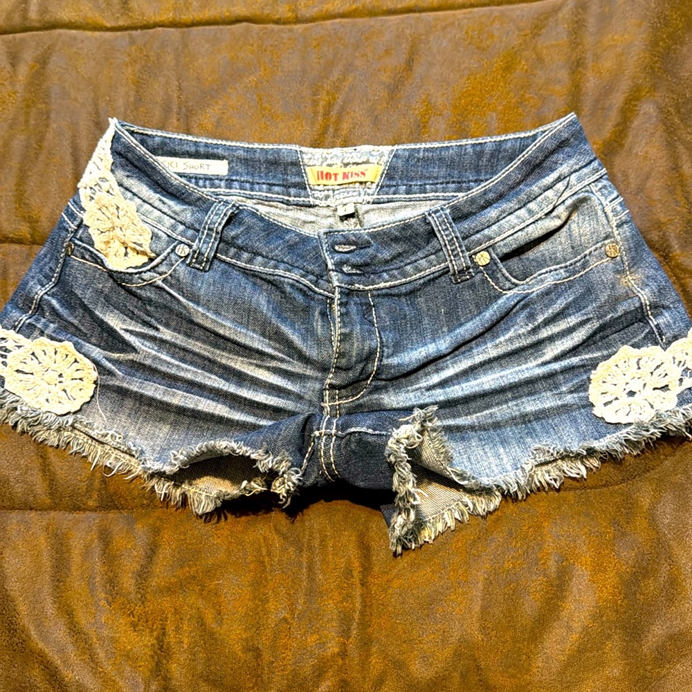 Hot kiss shorts
